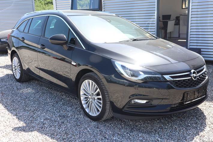 Sort Opel Astra fra 2018