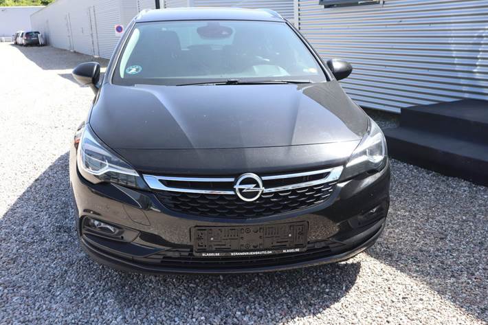 Sort Opel Astra fra 2018