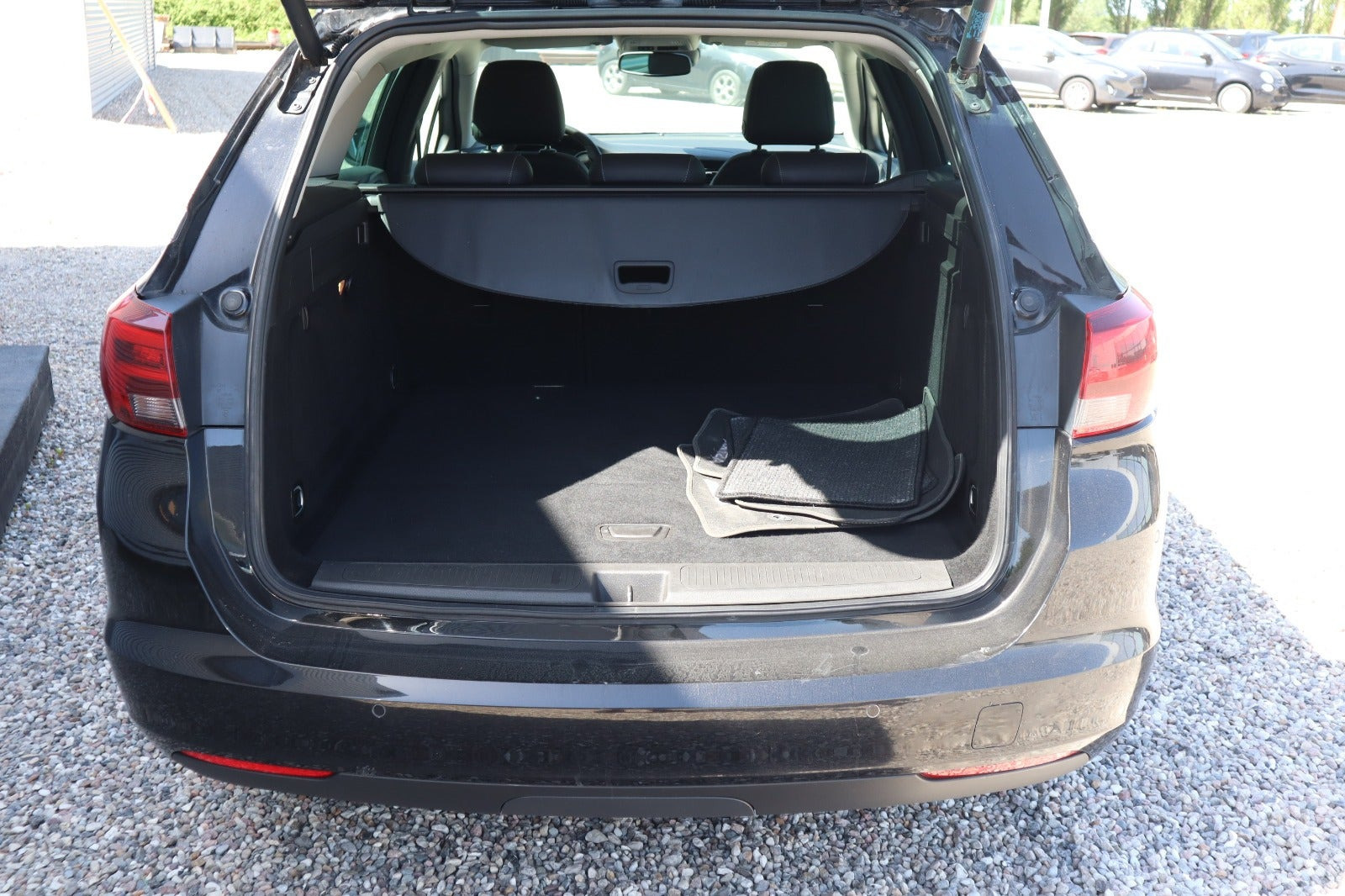 Sort Opel Astra fra 2018