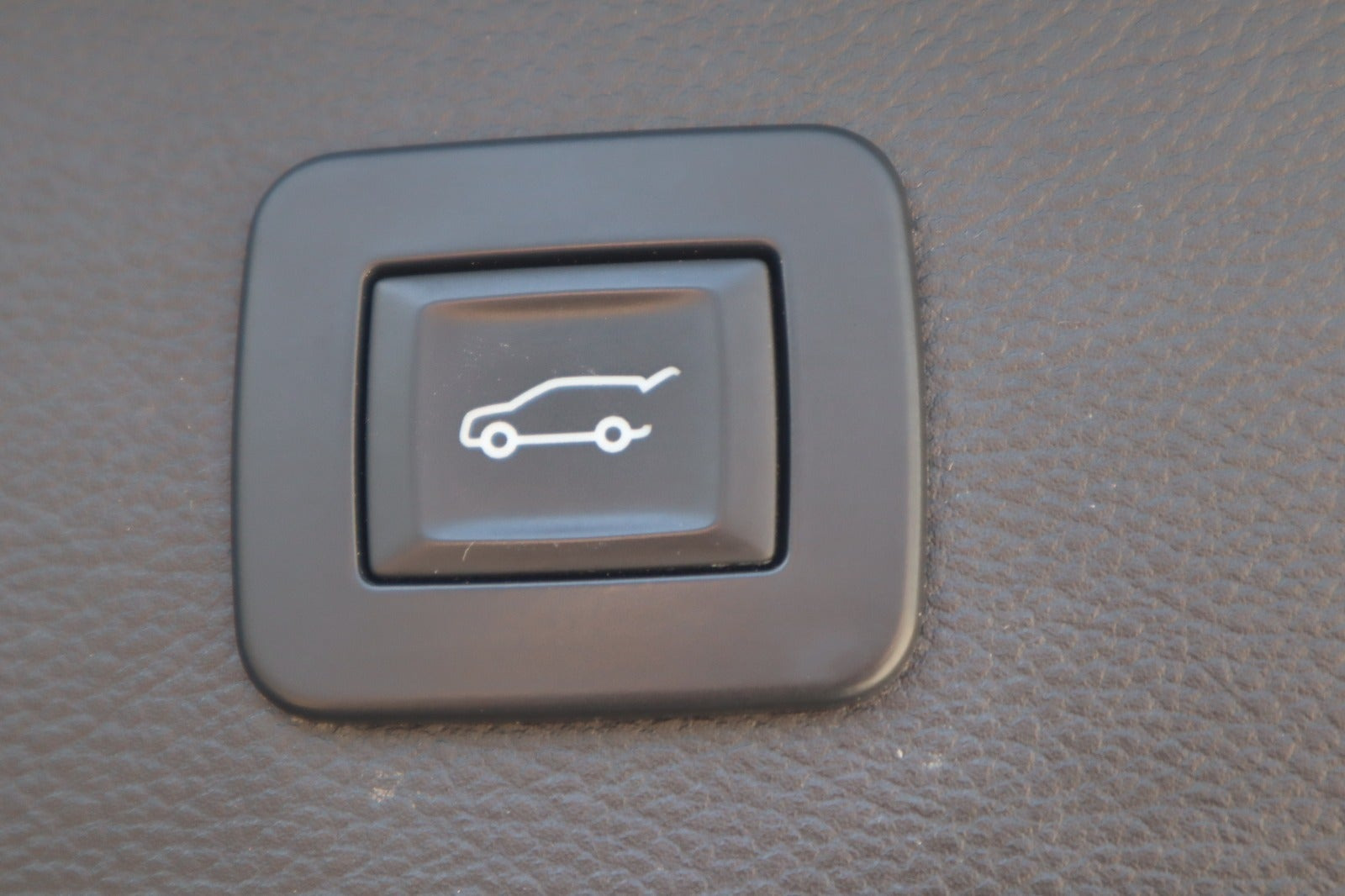 Sort Opel Astra fra 2018