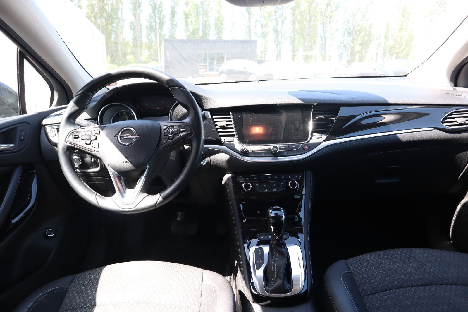Sort Opel Astra fra 2018