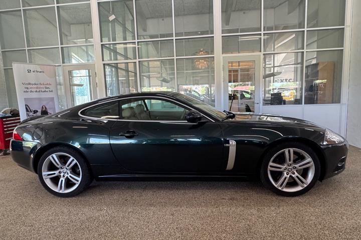 Grøn Jaguar XKR fra 2008