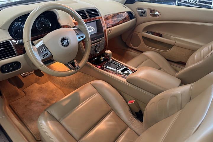 Grøn Jaguar XKR fra 2008