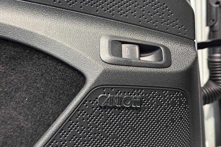 Hvid Skoda Enyaq fra 2023