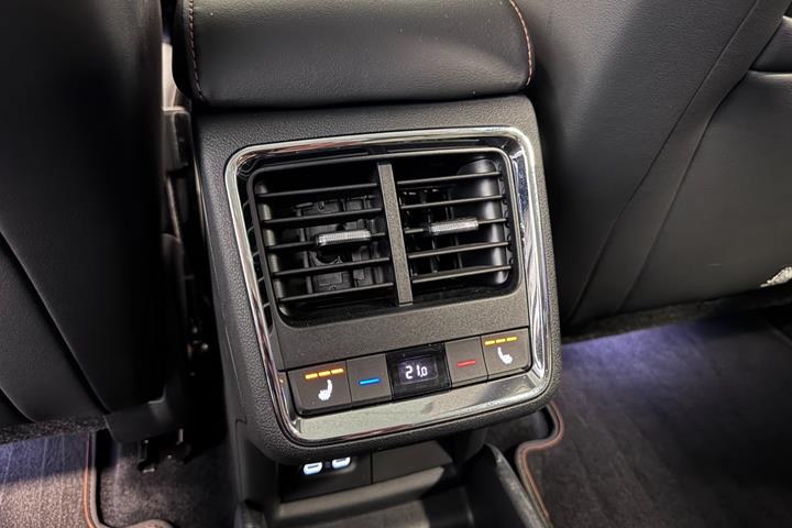 Hvid Skoda Enyaq fra 2023