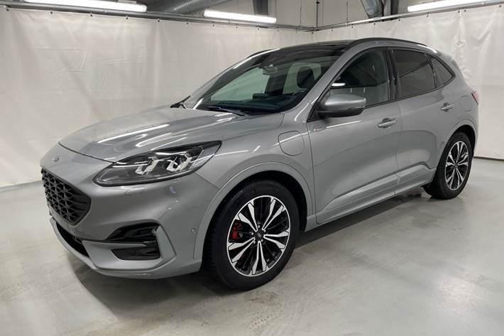 Grå Ford Kuga fra 2020