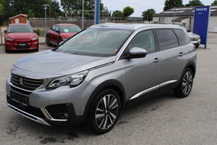Grå Peugeot 5008 fra 2020