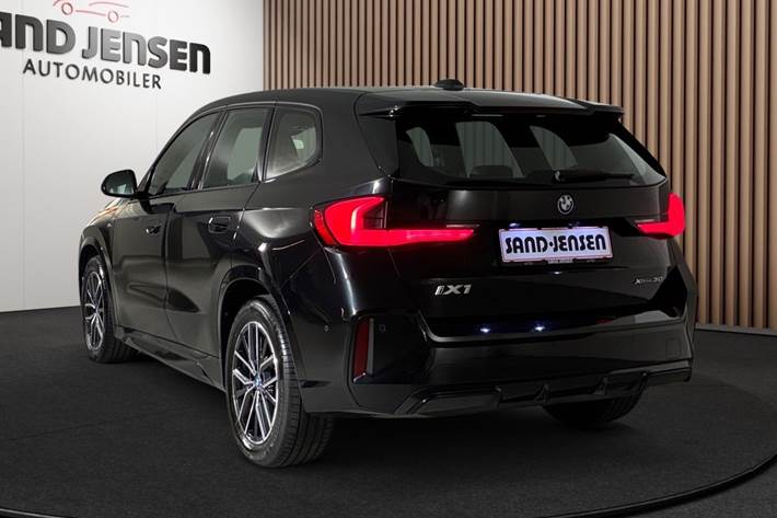 Sort BMW iX1 fra 2023