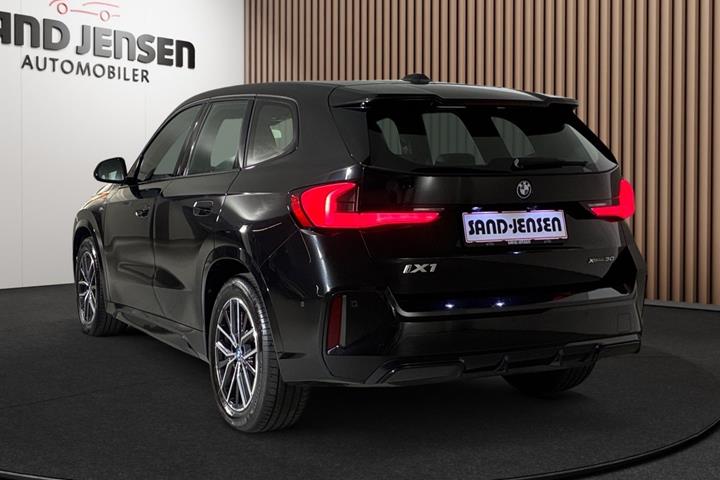 Sort BMW iX1 fra 2023