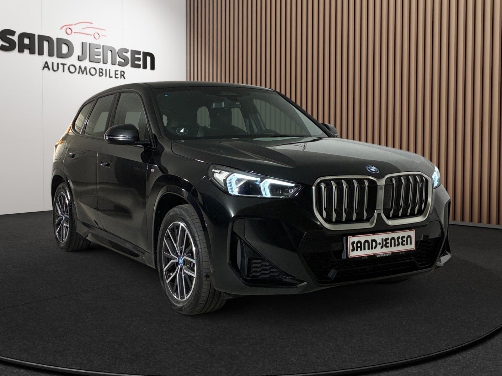 Sort BMW iX1 fra 2023
