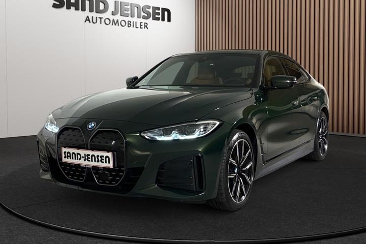 Grøn BMW i4 fra 2024 set udefra