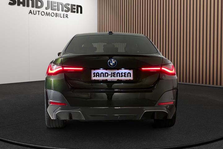 Grøn BMW i4 fra 2024