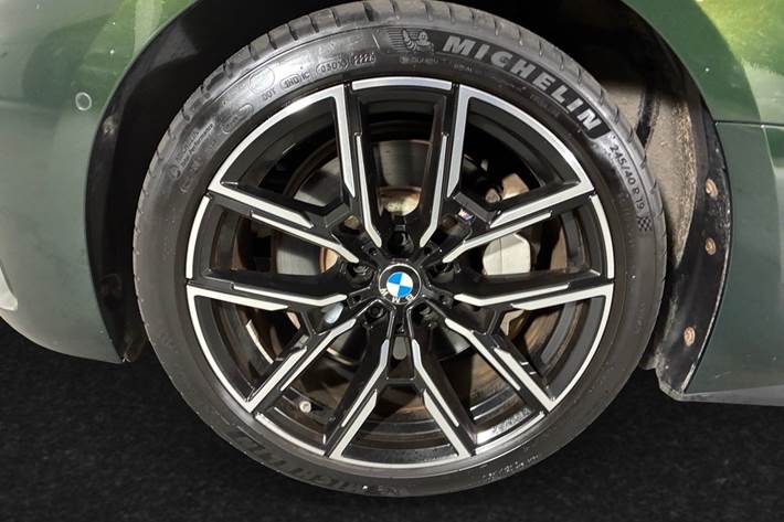 Grøn BMW i4 fra 2024