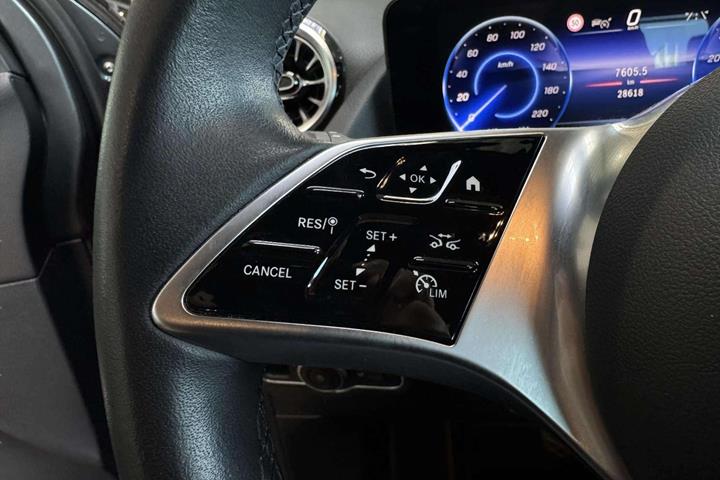 Grå Mercedes EQA250+ fra 2024