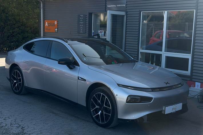 Sølv Xpeng P7 fra 2023