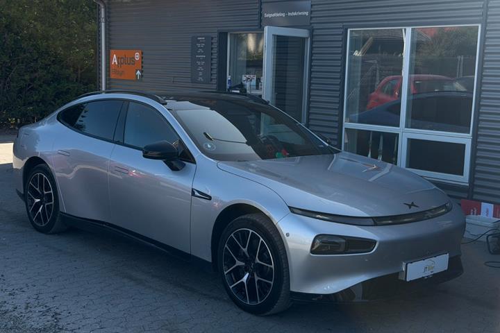 Sølv Xpeng P7 fra 2023