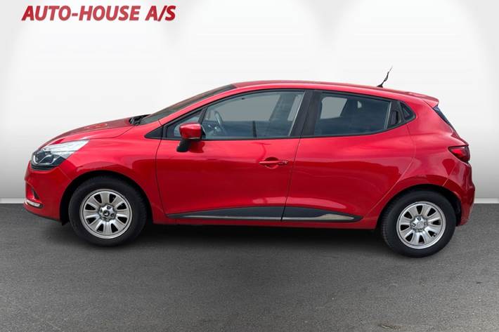 Rød Renault Clio IV fra 2018