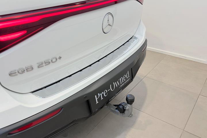 Hvid Mercedes EQB250+ fra 2026