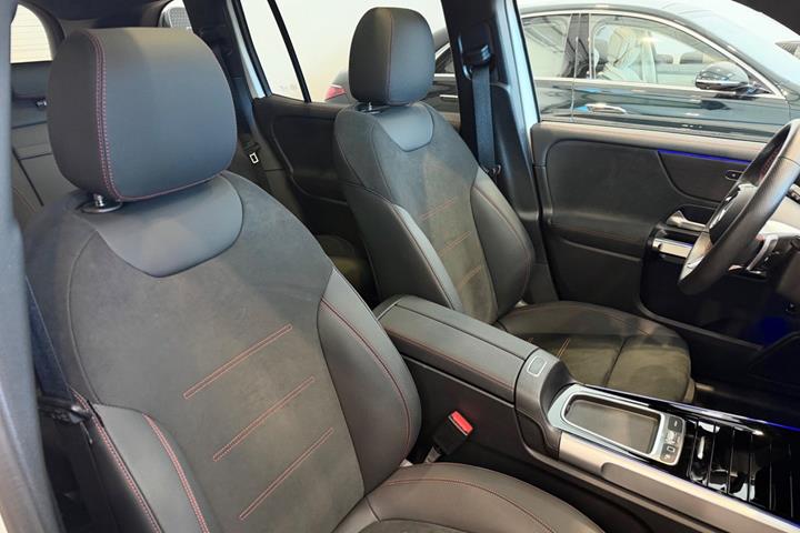 Hvid Mercedes EQB250+ fra 2026