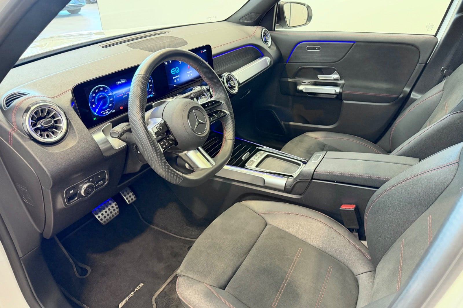 Hvid Mercedes EQB250+ fra 2026