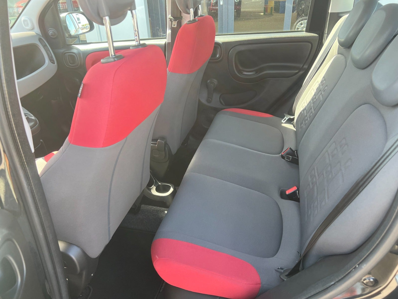 Sort Fiat Panda fra 2014 set indefra