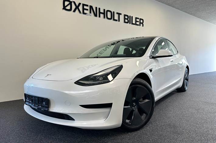 Hvid Tesla Model 3 fra 2021