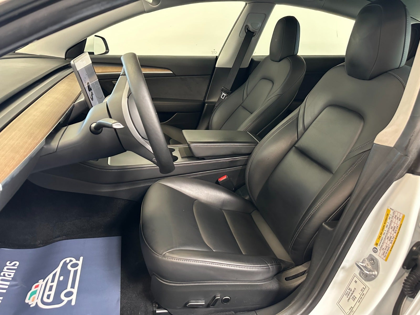 Hvid Tesla Model 3 fra 2021