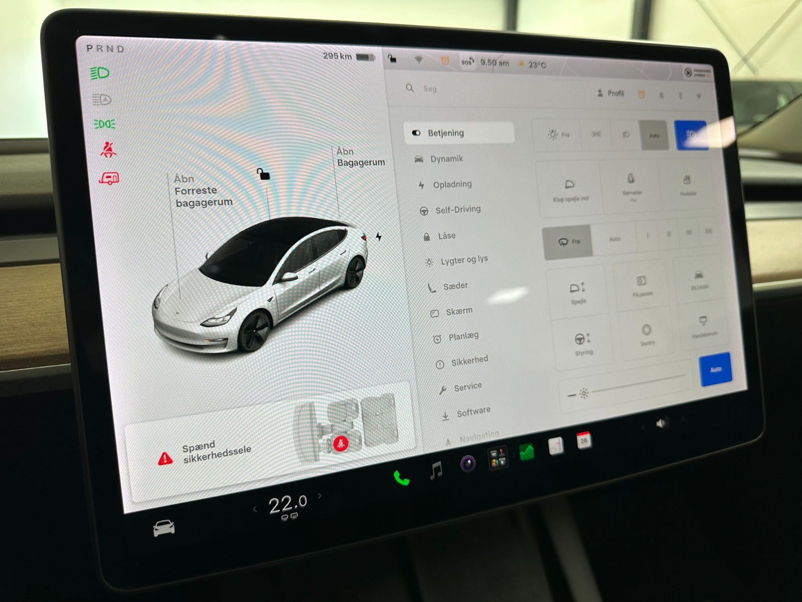 Hvid Tesla Model 3 fra 2021