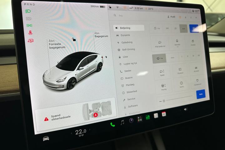 Hvid Tesla Model 3 fra 2021