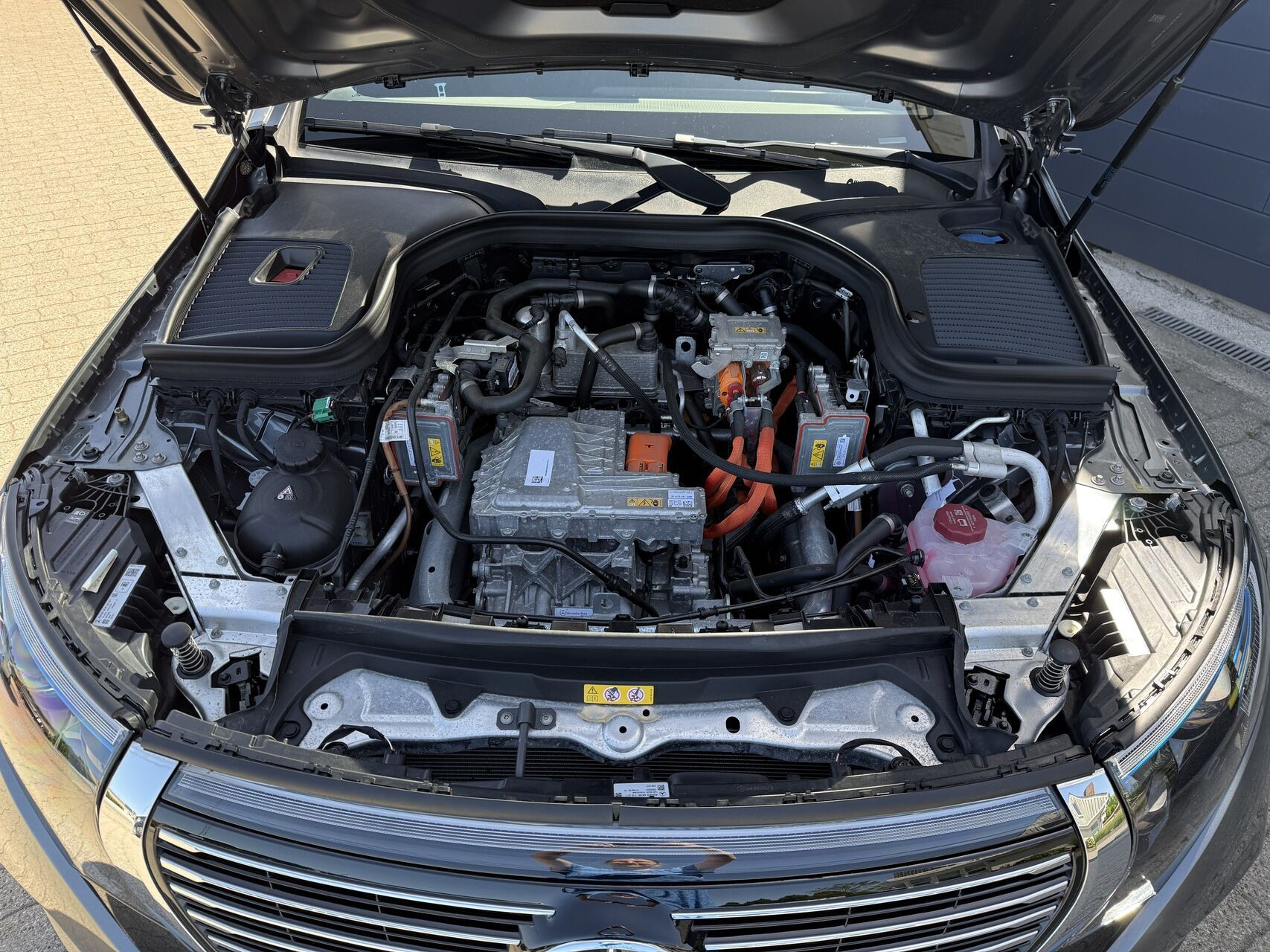 Sort Mercedes EQC 400 fra 2022