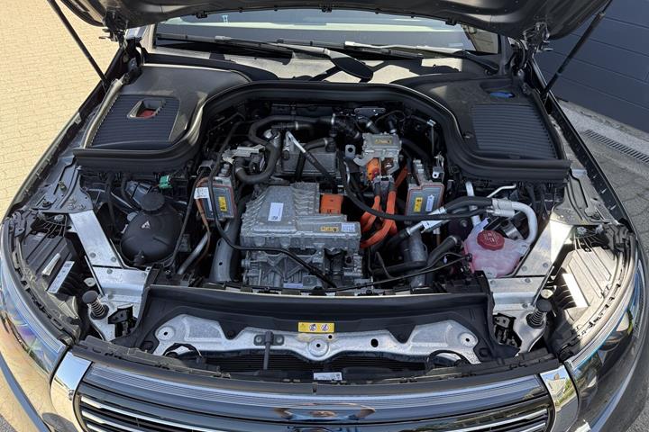 Sort Mercedes EQC 400 fra 2022