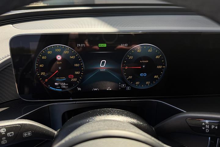 Sort Mercedes EQC 400 fra 2022