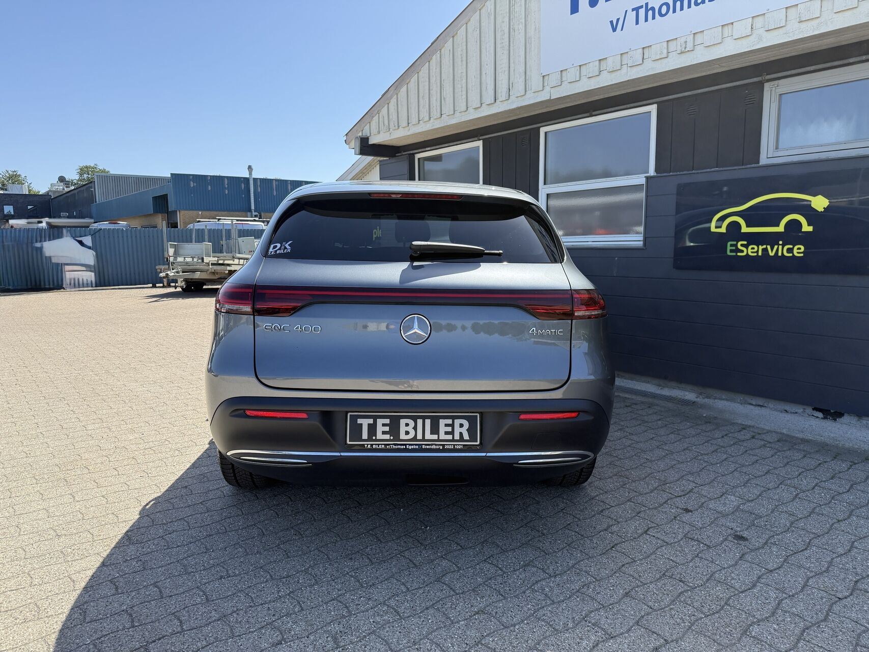 Sort Mercedes EQC 400 fra 2022