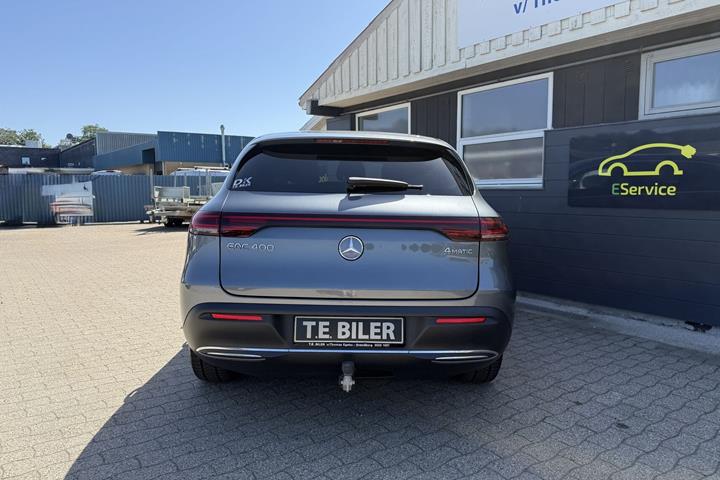 Sort Mercedes EQC 400 fra 2022