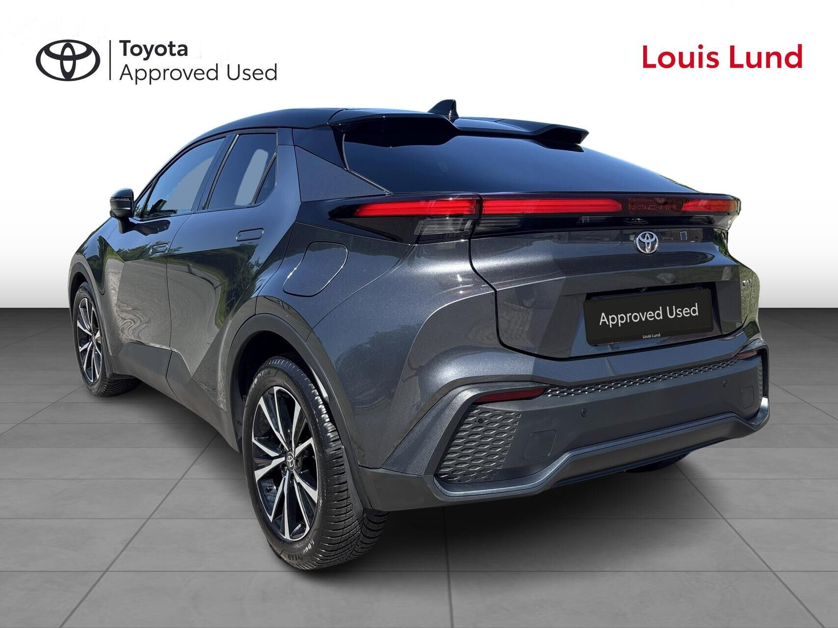 Grå Toyota C-HR fra 2024