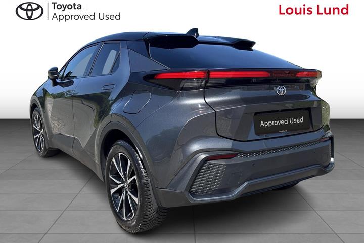 Grå Toyota C-HR fra 2024