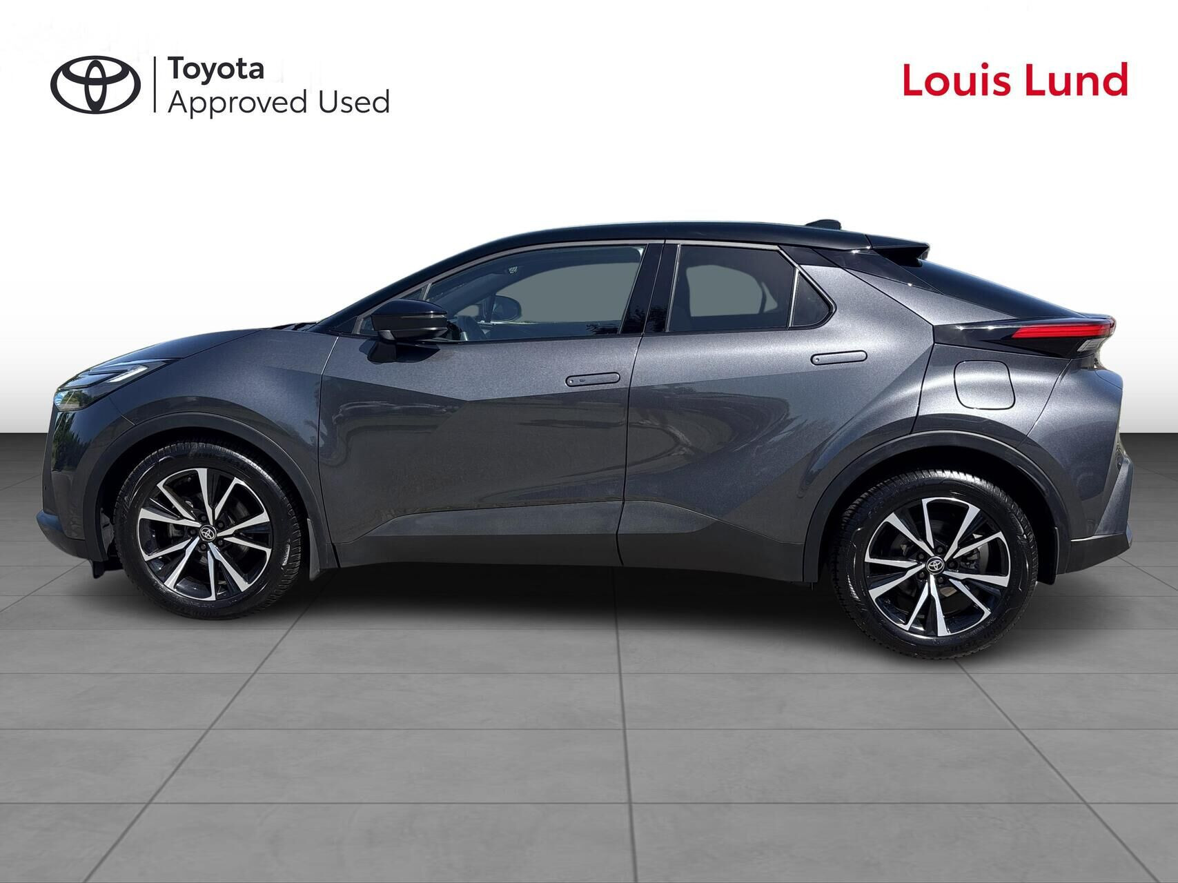 Grå Toyota C-HR fra 2024