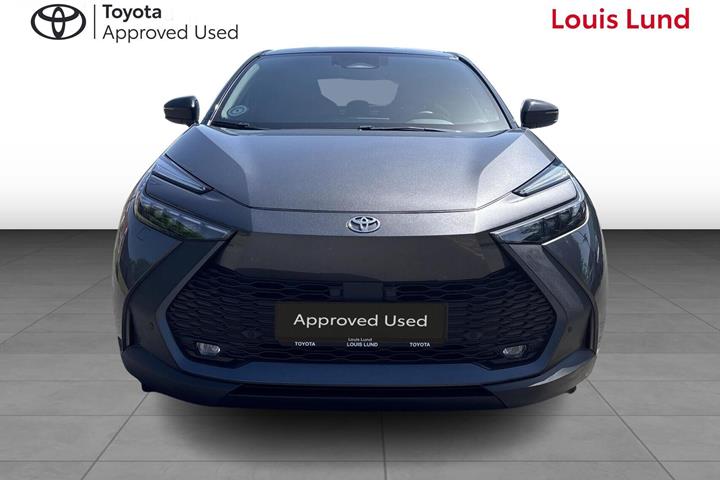 Grå Toyota C-HR fra 2024
