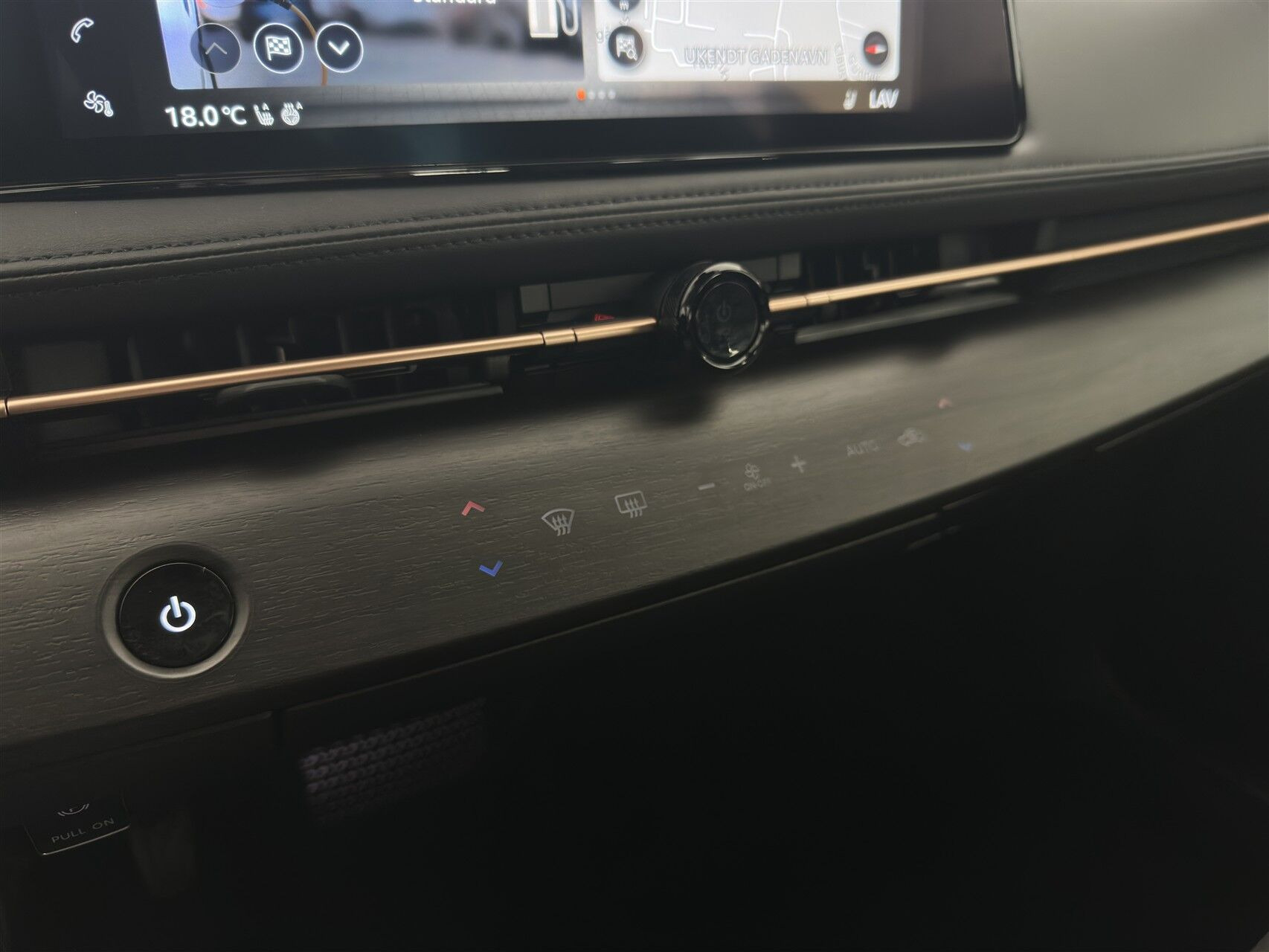 Grå Nissan Ariya fra 2024