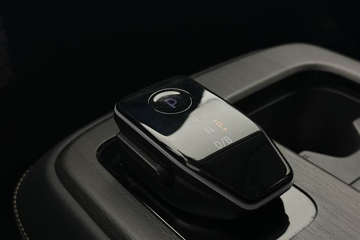 Grå Nissan Ariya fra 2024