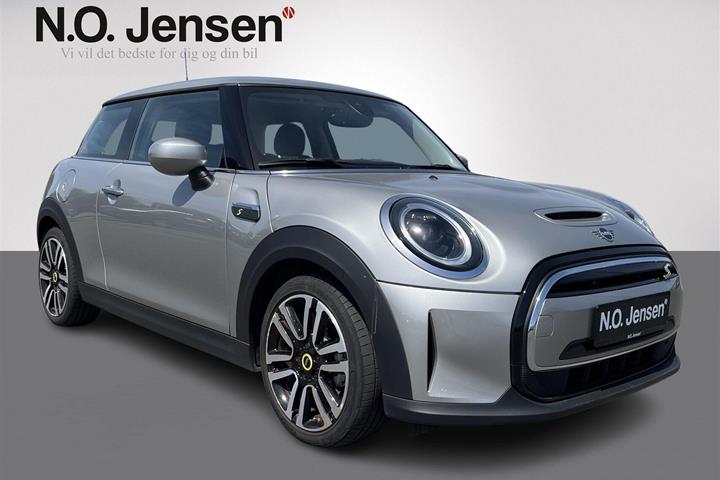 Sølv Mini Cooper fra 2023 set udefra