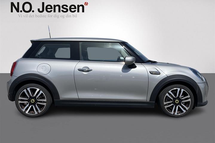 Sølv Mini Cooper fra 2023