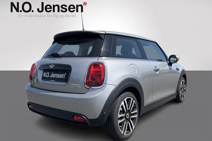 Sølv Mini Cooper fra 2023