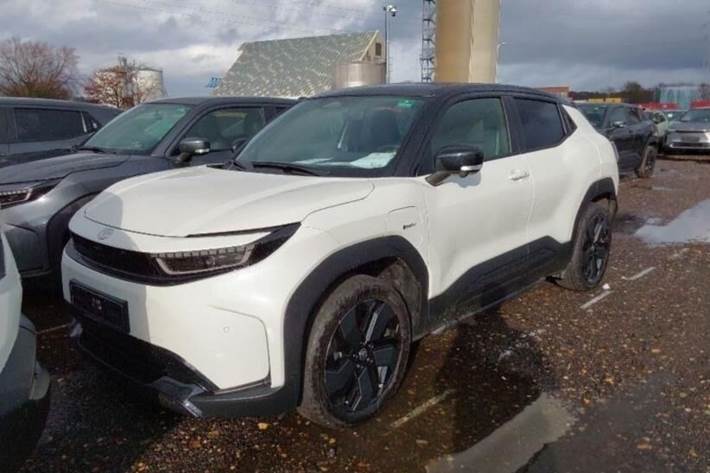 Hvid Toyota Urban Cruiser fra 2025
