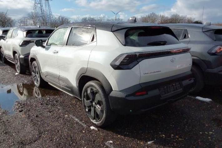 Hvid Toyota Urban Cruiser fra 2025