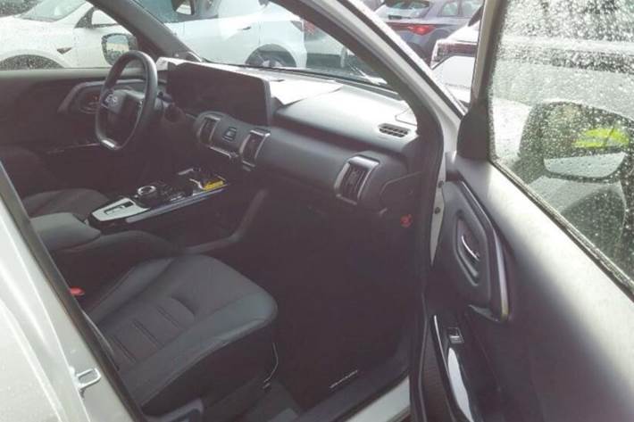 Hvid Toyota Urban Cruiser fra 2025