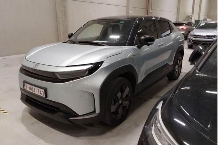 Grå Toyota Urban Cruiser fra 2025