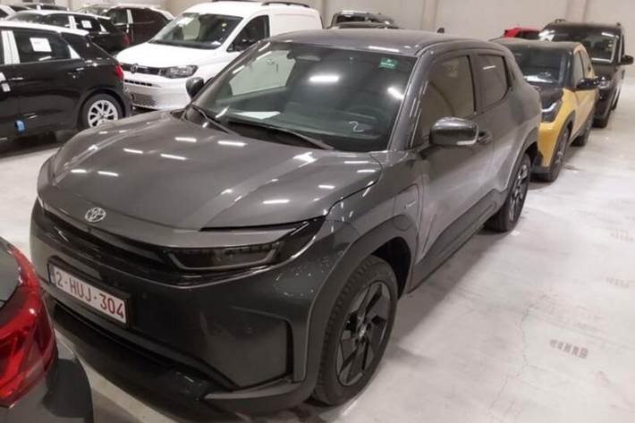 Grå Toyota Urban Cruiser fra 2025