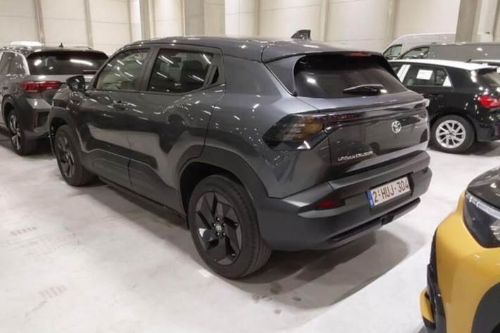 Grå Toyota Urban Cruiser fra 2025
