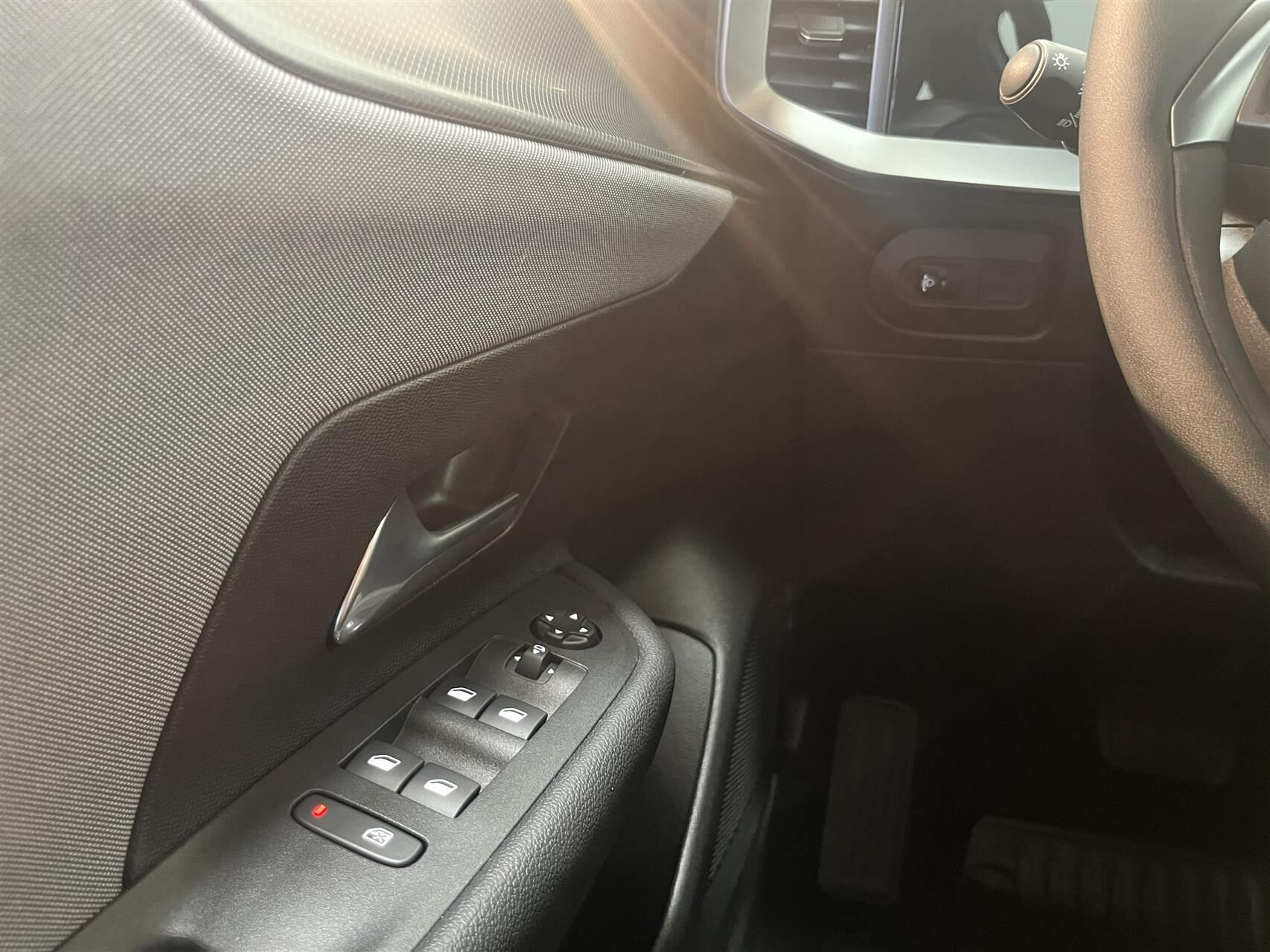 Sølv Opel Mokka-e fra 2025